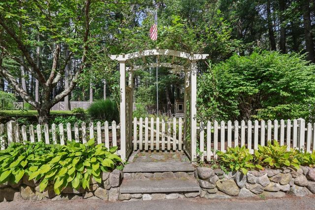 5 Dawn Way, Carver, MA 02330