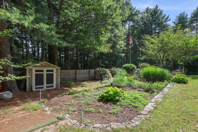 5 Dawn Way, Carver, MA 02330