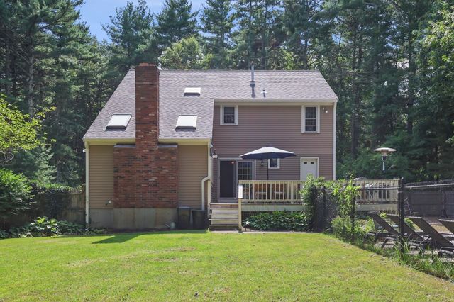 5 Dawn Way, Carver, MA 02330