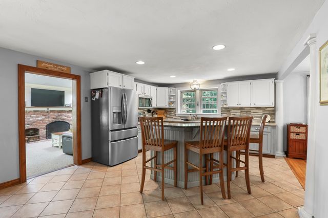 5 Dawn Way, Carver, MA 02330