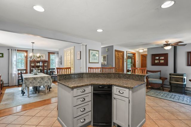 5 Dawn Way, Carver, MA 02330