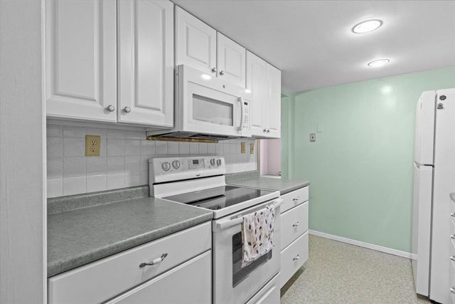 125 Kennedy Dr Apt 3, South Burlington, VT 05403