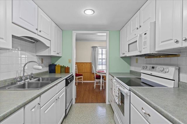 125 Kennedy Dr Apt 3, South Burlington, VT 05403