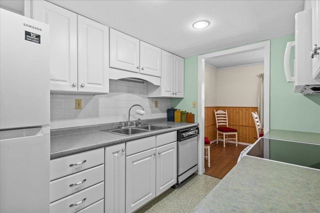 125 Kennedy Dr Apt 3, South Burlington, VT 05403