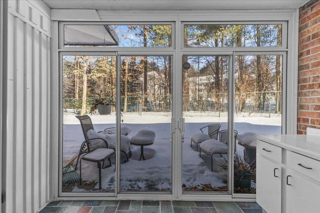 125 Kennedy Dr Apt 3, South Burlington, VT 05403