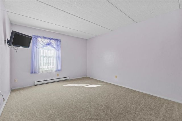 125 Kennedy Dr Apt 3, South Burlington, VT 05403