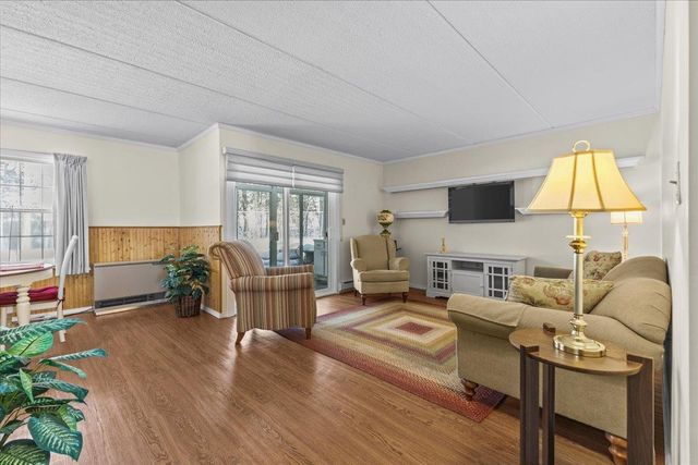 125 Kennedy Dr Apt 3, South Burlington, VT 05403