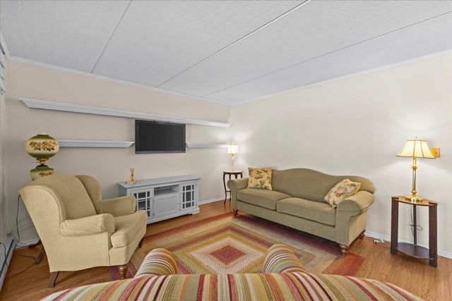 125 Kennedy Dr Apt 3, South Burlington, VT 05403