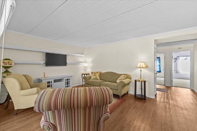 125 Kennedy Dr Apt 3, South Burlington, VT 05403