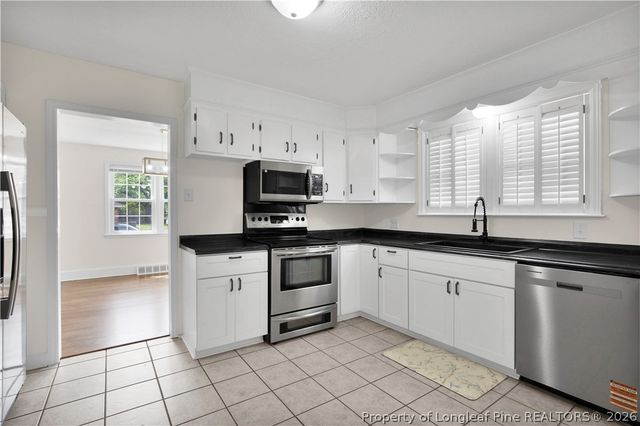 210 W 21st Street N, Lumberton, NC 28358