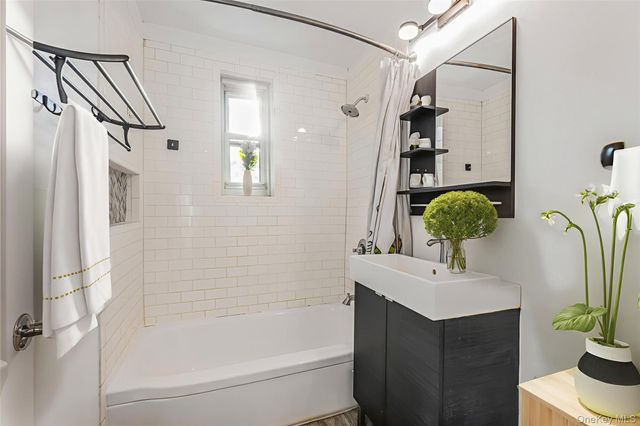 1300 Midland Avenue B42, Yonkers, NY 10704