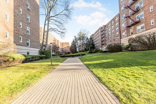 1300 Midland Avenue B42, Yonkers, NY 10704