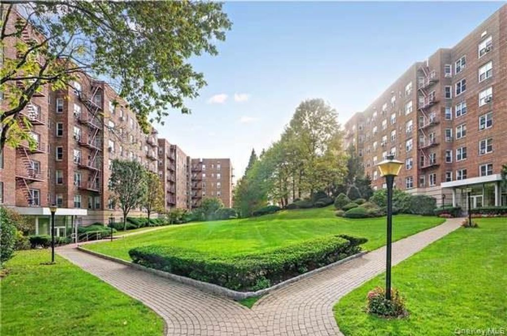 1300 Midland Avenue B42, Yonkers, NY 10704
