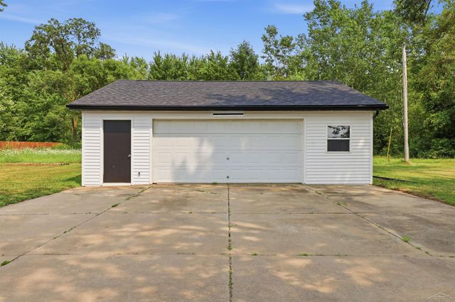 9095 East Road, Burt, MI 48417