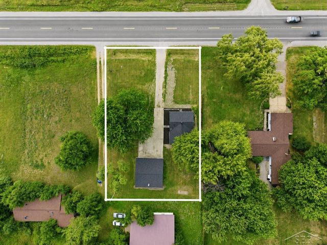 9095 East Road, Burt, MI 48417