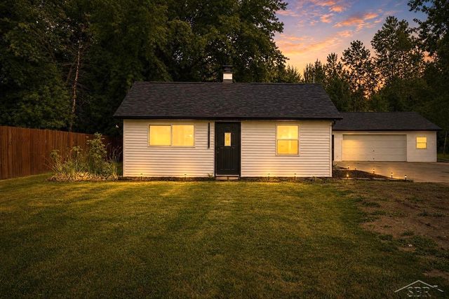9095 East Road, Burt, MI 48417
