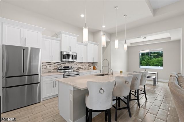 2711 18th ST W, Lehigh Acres, FL 33971