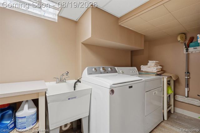 6834 Cronin Drive, Dearborn Heights, MI 48127