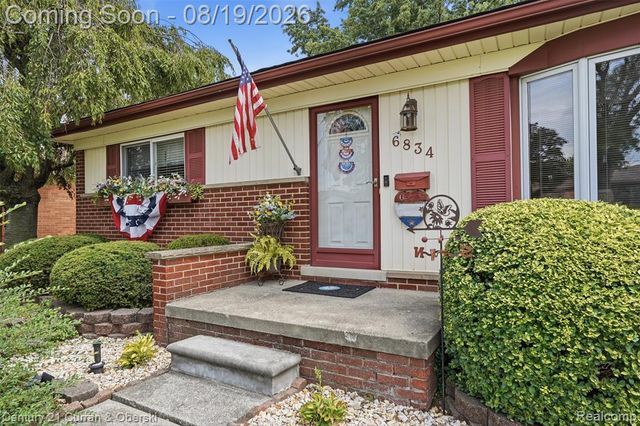6834 Cronin Drive, Dearborn Heights, MI 48127