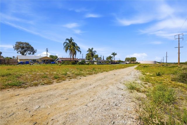 2016 SAN Bernardino Avenue, Mentone, CA 92359