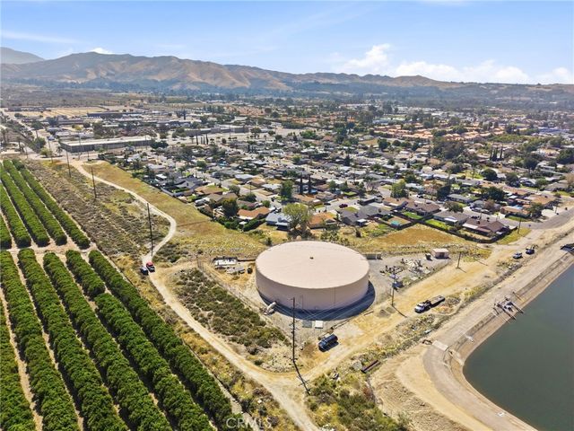 2016 SAN Bernardino Avenue, Mentone, CA 92359