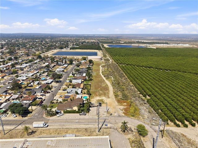 2016 SAN Bernardino Avenue, Mentone, CA 92359