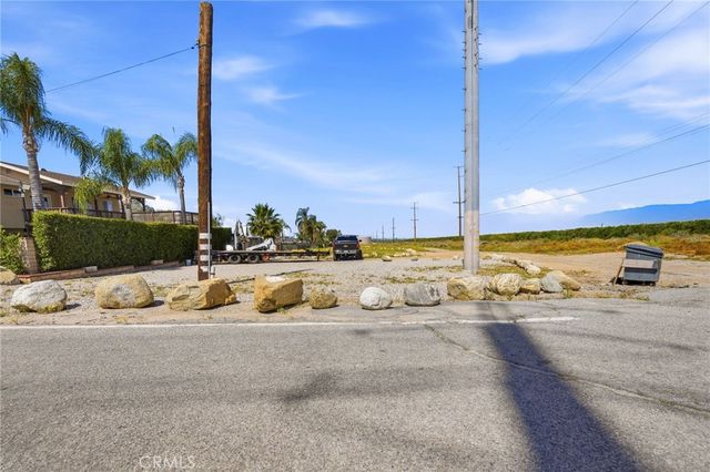 2016 SAN Bernardino Avenue, Mentone, CA 92359