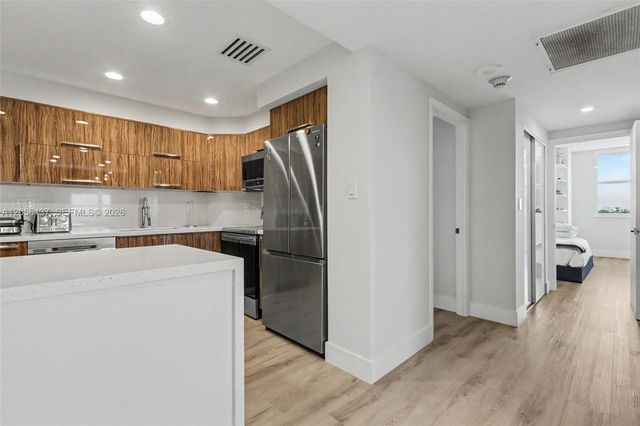 500 Bayview Drive 822, Sunny Isles Beach, FL 33160