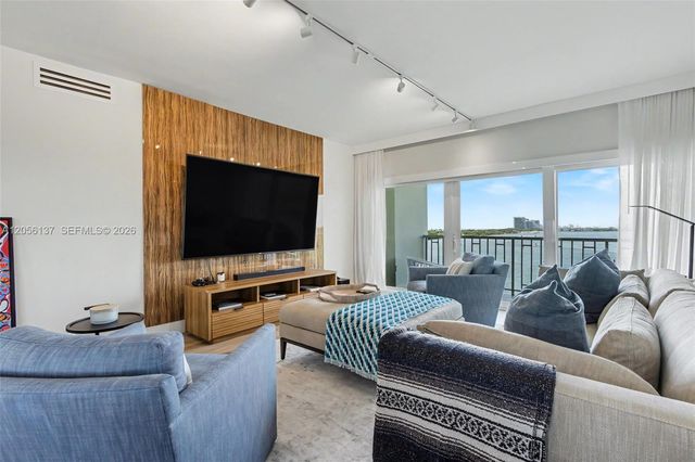 500 Bayview Drive 822, Sunny Isles Beach, FL 33160