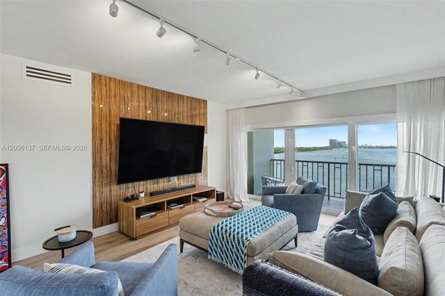 500 Bayview Drive 822, Sunny Isles Beach, FL 33160