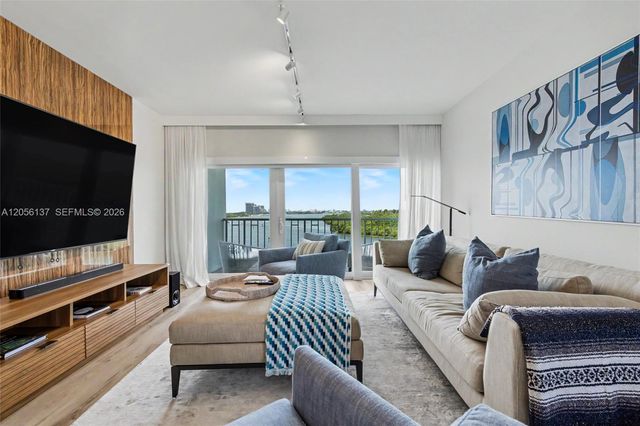 500 Bayview Drive 822, Sunny Isles Beach, FL 33160