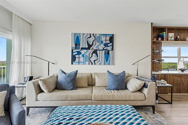 500 Bayview Drive 822, Sunny Isles Beach, FL 33160