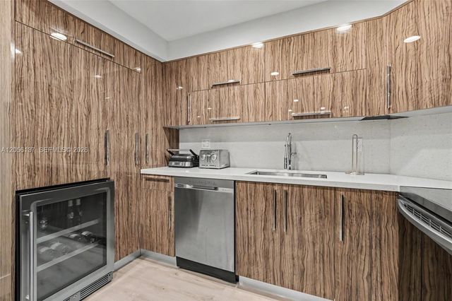 500 Bayview Drive 822, Sunny Isles Beach, FL 33160