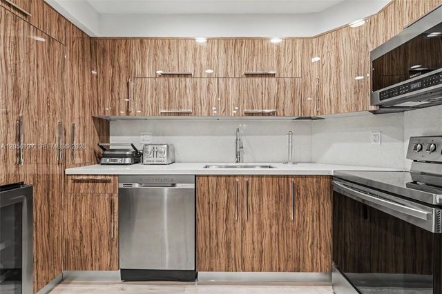 500 Bayview Drive 822, Sunny Isles Beach, FL 33160