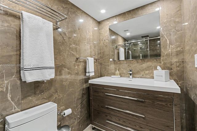 500 Bayview Drive 822, Sunny Isles Beach, FL 33160