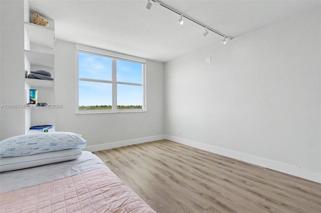 500 Bayview Drive 822, Sunny Isles Beach, FL 33160