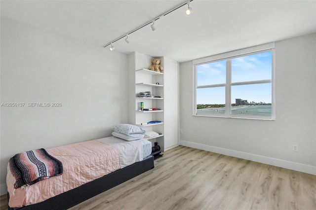 500 Bayview Drive 822, Sunny Isles Beach, FL 33160