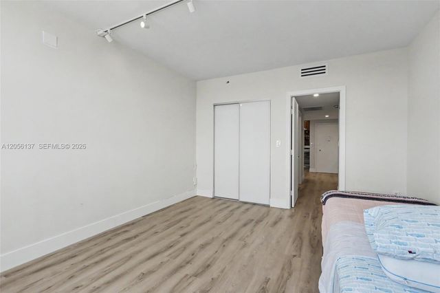 500 Bayview Drive 822, Sunny Isles Beach, FL 33160