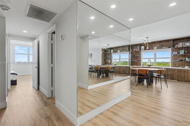 500 Bayview Drive 822, Sunny Isles Beach, FL 33160