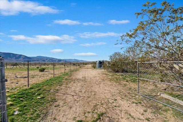 49133 Manzanita Drive, Landers, CA 92285