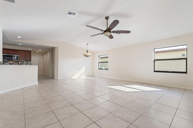 3 S Granada Lane, Port St Lucie, FL 34952