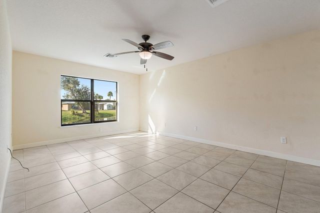 3 S Granada Lane, Port St Lucie, FL 34952