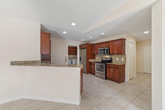 3 S Granada Lane, Port St Lucie, FL 34952