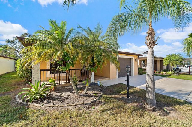 3 S Granada Lane, Port St Lucie, FL 34952