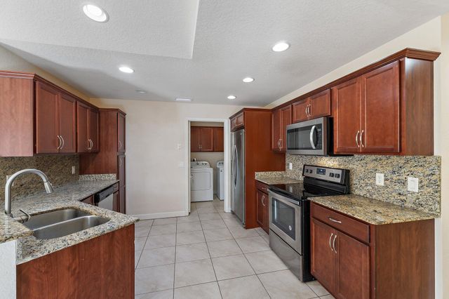 3 S Granada Lane, Port St Lucie, FL 34952