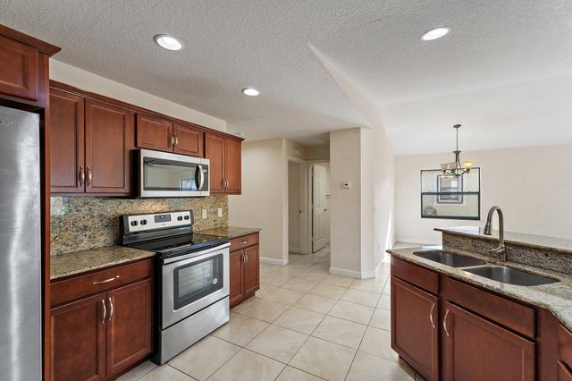 3 S Granada Lane, Port St Lucie, FL 34952