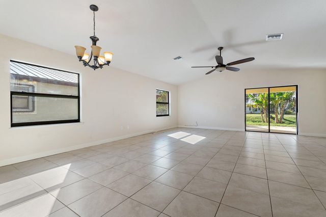 3 S Granada Lane, Port St Lucie, FL 34952