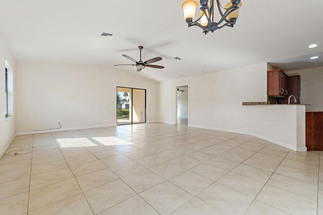 3 S Granada Lane, Port St Lucie, FL 34952