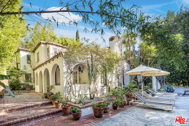 1135 Sunset Vale Avenue, West Hollywood, CA 90069