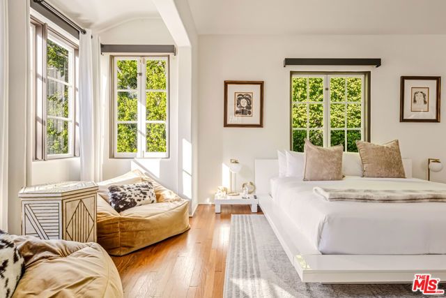 1135 Sunset Vale Avenue, West Hollywood, CA 90069